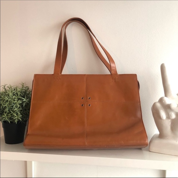Vintage BCBG brown leather tote - Picture 2 of 10
